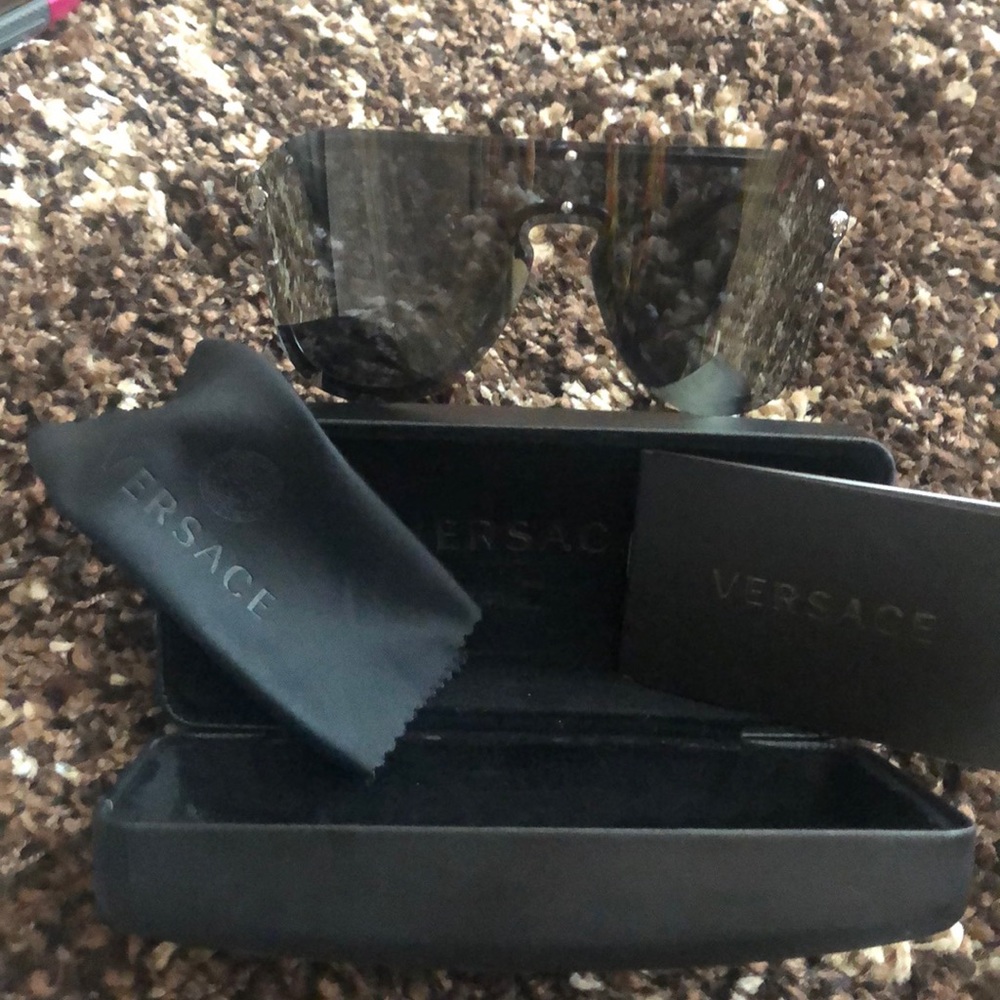 VERSACE SUNGLASSES 100% AUTHENTIC